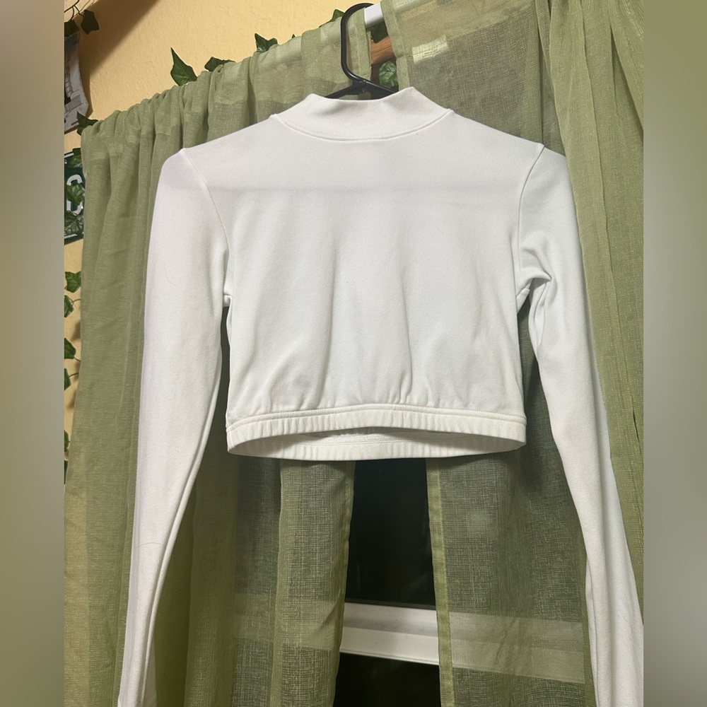 Turtleneck cropped long sleeve